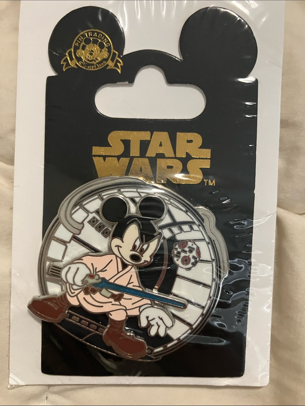 Star Wars Mickey Mouse Lightsaber Disney pin